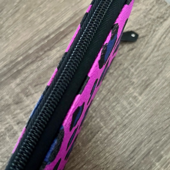 Vera Bradley Pink and Blue Leopard Print Wallet - Picture 4 of 6